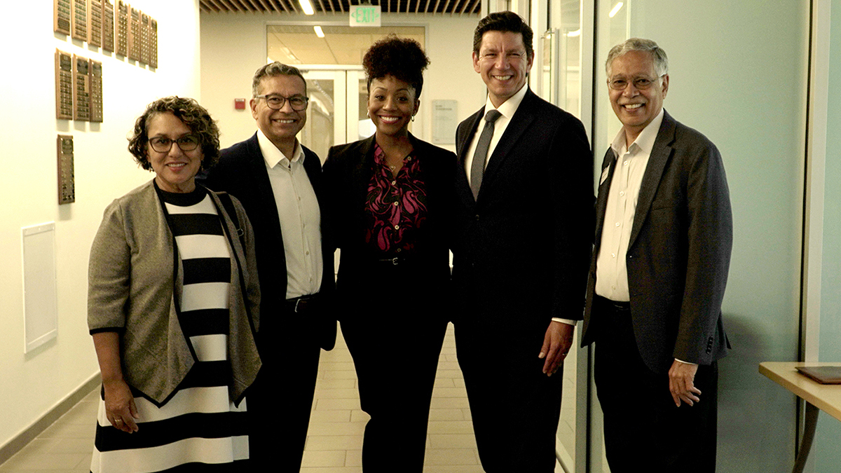 UCDavisInnovate's tweet photo. #UCDavis Leadership Academy kicked off w/warm welcomes from @BettyYeeforCA &amp; @ucdavismba Dean @HRaoUnnava, followed by @MaliaCohenBOE in conversation w/@SFjoaquintorres. 30 CA county assessors, clerk-recorders &amp; election officials becoming innovative leaders! @UCDavisGCR @ucdavis https://t.co/3KmQ7L7r1Y