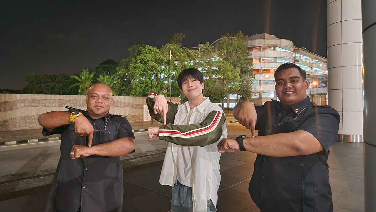 먹고 비빔밀면 시키고 사진올리기
경호원형들 고마워요~~~~