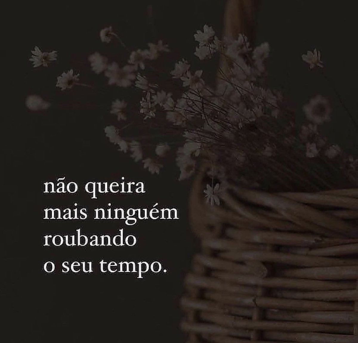 Até quando você vai se deixar de lado para ficar stalkeando a pessoa que já tá nem aí pra ti ?

“Se ame em primeiro lugar!”