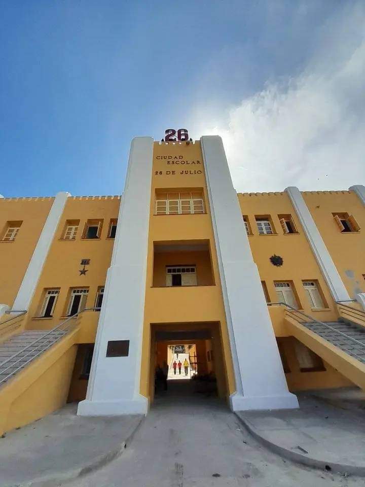 70 años más que de historia es de construcción de un futuro que hay que defender. #FidelPorSiempre #IslaDeLaJuventud #PCC #Cuba #PorUn26EnEl24 #SentirPinero