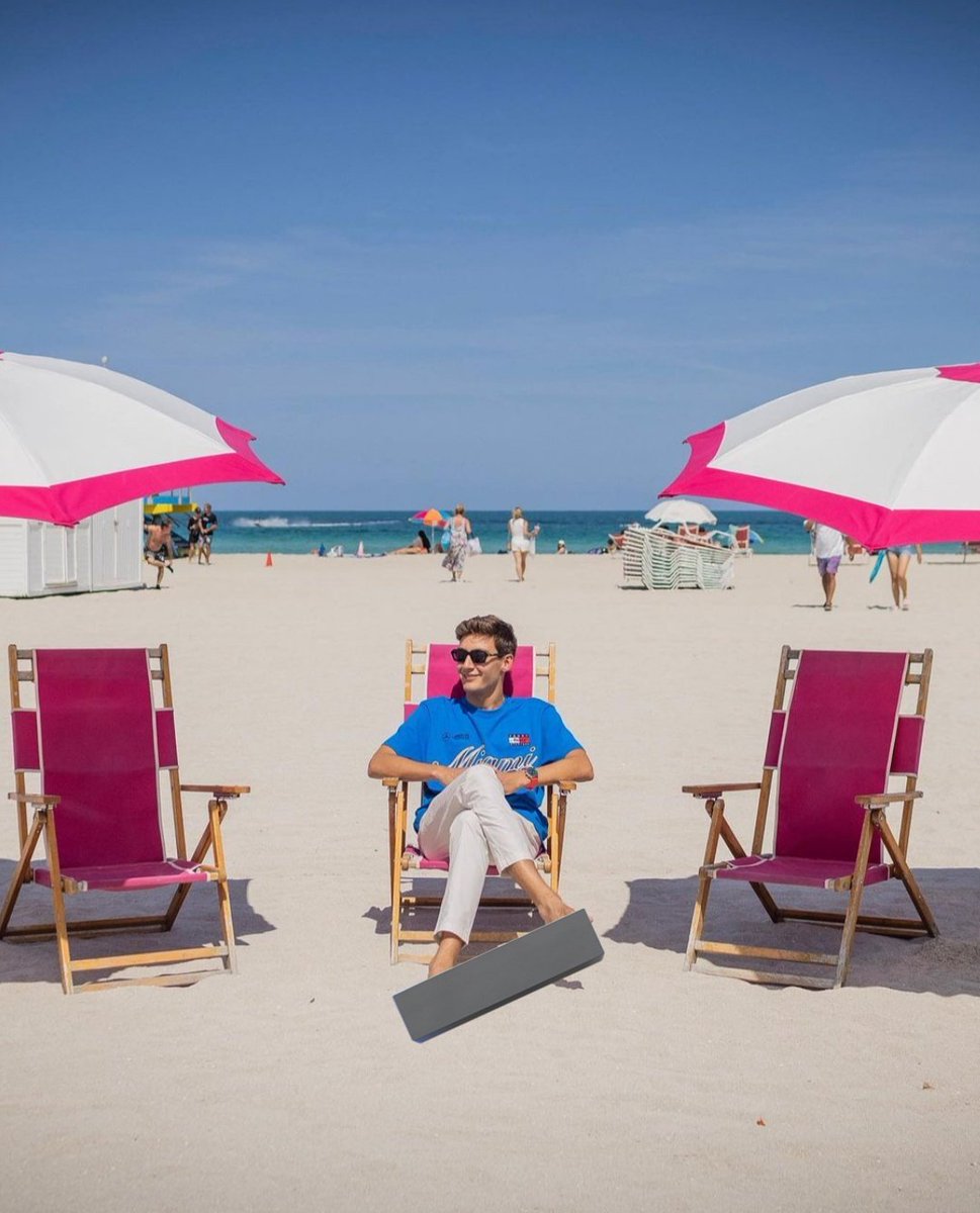 russellswdc's tweet photo. his job is beach https://t.co/yqE0wUwURX
