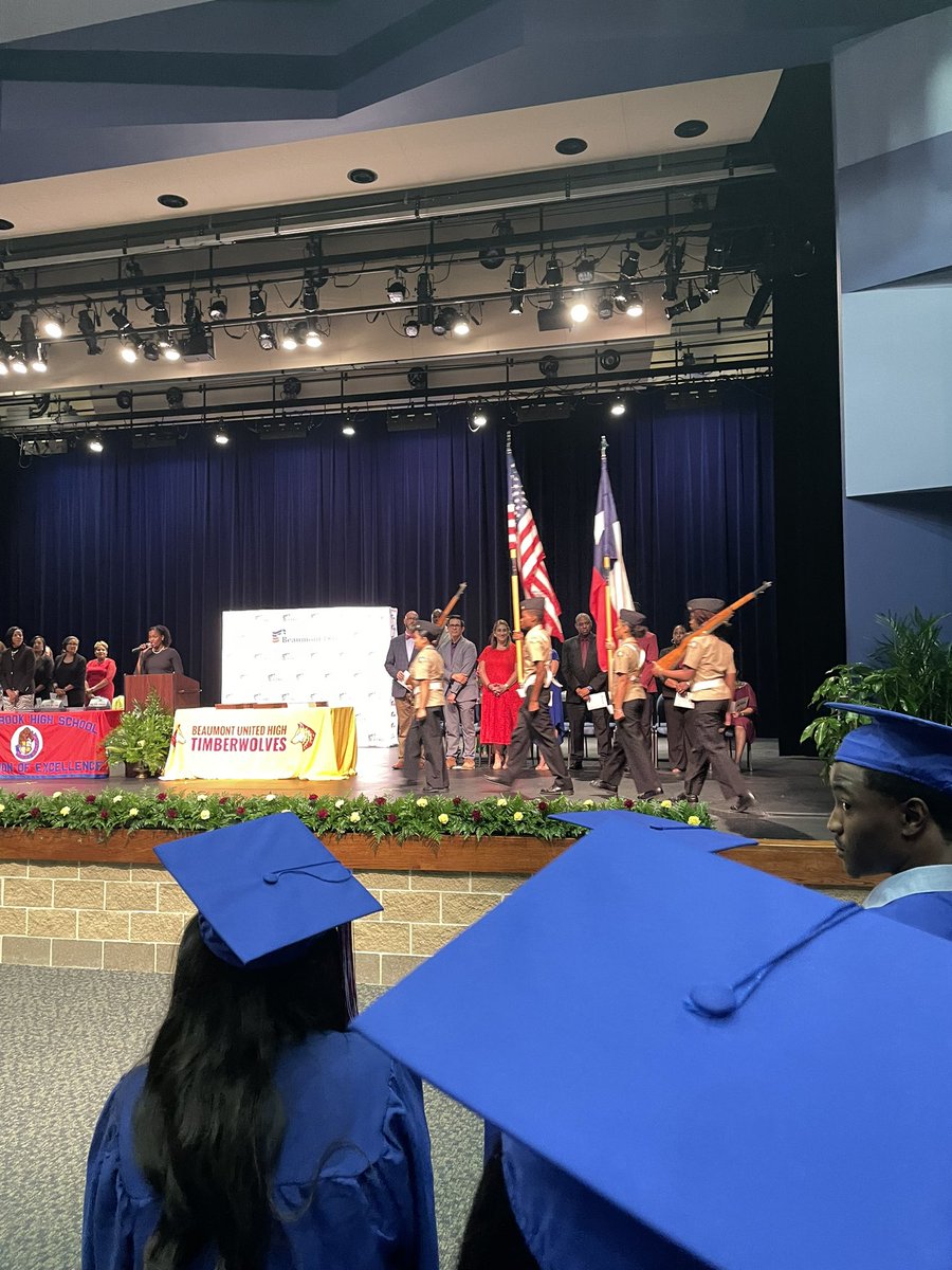 RigsbyConner's tweet image. #summercommencement @BeaumontISD @WestBrookHS #perseverancepaysoff #classof2023 #BruinNation #principalperks #buildingrelationships