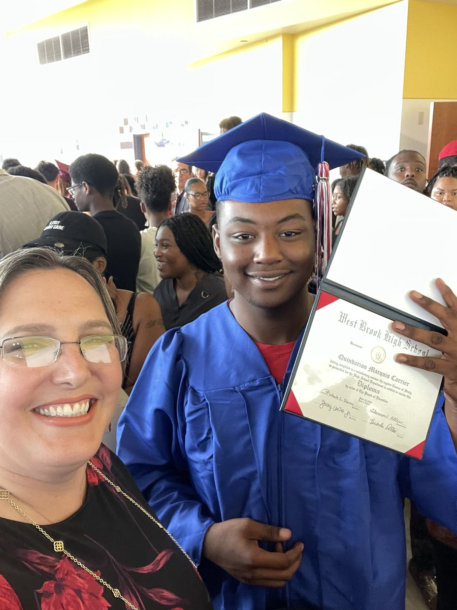 RigsbyConner's tweet image. #summercommencement @BeaumontISD @WestBrookHS #perseverancepaysoff #classof2023 #BruinNation #principalperks #buildingrelationships