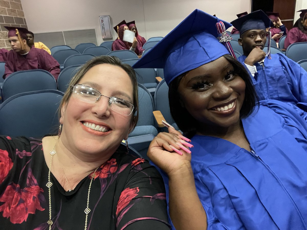 RigsbyConner's tweet image. #summercommencement @BeaumontISD @WestBrookHS #perseverancepaysoff #classof2023 #BruinNation #principalperks #buildingrelationships