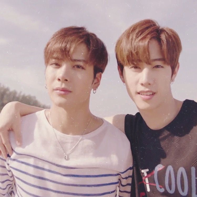AnnieMarkTuan's tweet photo. น่าจะมีชอตมาร์คแจ๊คแล้วล่ะ ..แด๊ดดี้มาร์คจะเดินทางไปภูเก็ต แด๊ดดี้แจ๊คก็เดินทางไปภูเก็ตแล้วเหมือนกัน🐢🐊
#MarkTuan #JacksongWang 
#段宜恩 #王嘉爾 #갓세븐 
#마크 #잭슨 #GOT7
#dnateam #TEAMWANG
@DNAmngmnt @marktuan @JacksonWang852 https://t.co/V1qAjgMJOf