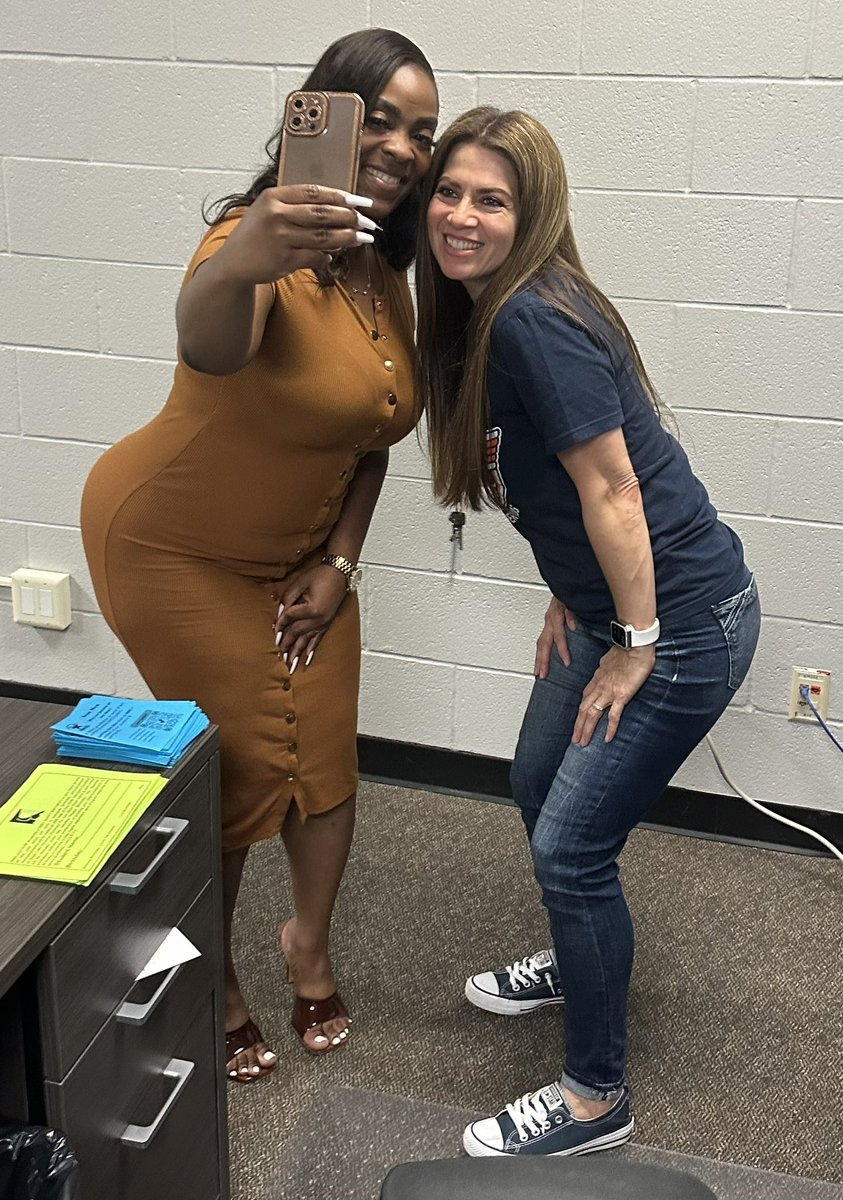 HumbleISD_AMS's tweet photo. Our newest Tigers participating in an interactive digital campus Tiger Scavenger Hunt! Ready for this year! #Tigertastic #CAVU https://t.co/QUyOeZVuzb