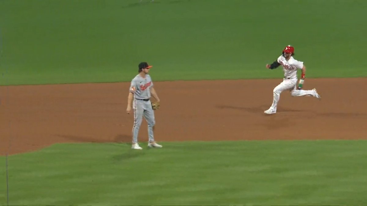 RT @BryceInHisVeins: I fucking love Bryce Harper’s energy https://t.co/aQcLwRLOdc