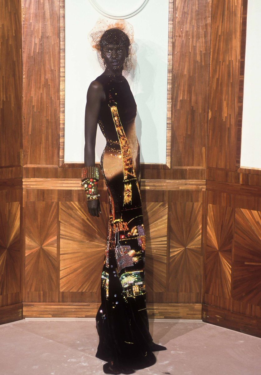 thesoftestaura's tweet photo. alek wek for jean paul gaultier fall 2000 haute couture https://t.co/HAKUrXgDhL