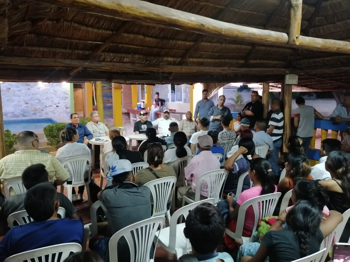 Seguimos en Mara, ahora con un equipo de voluntarios que se integran al apoyo de Prosperi. En nombre de <a href="/prospericarlos/">Carlos M. Prosperi</a> muchas gracias, vamos juntos por la prosperidad de Venezuela. <a href="/salvadorspinelo/">Salvador Spinello</a>
<a href="/alfuencis/">Alonso Fuenmayor</a> #DemosElPrimerPaso🇻🇪