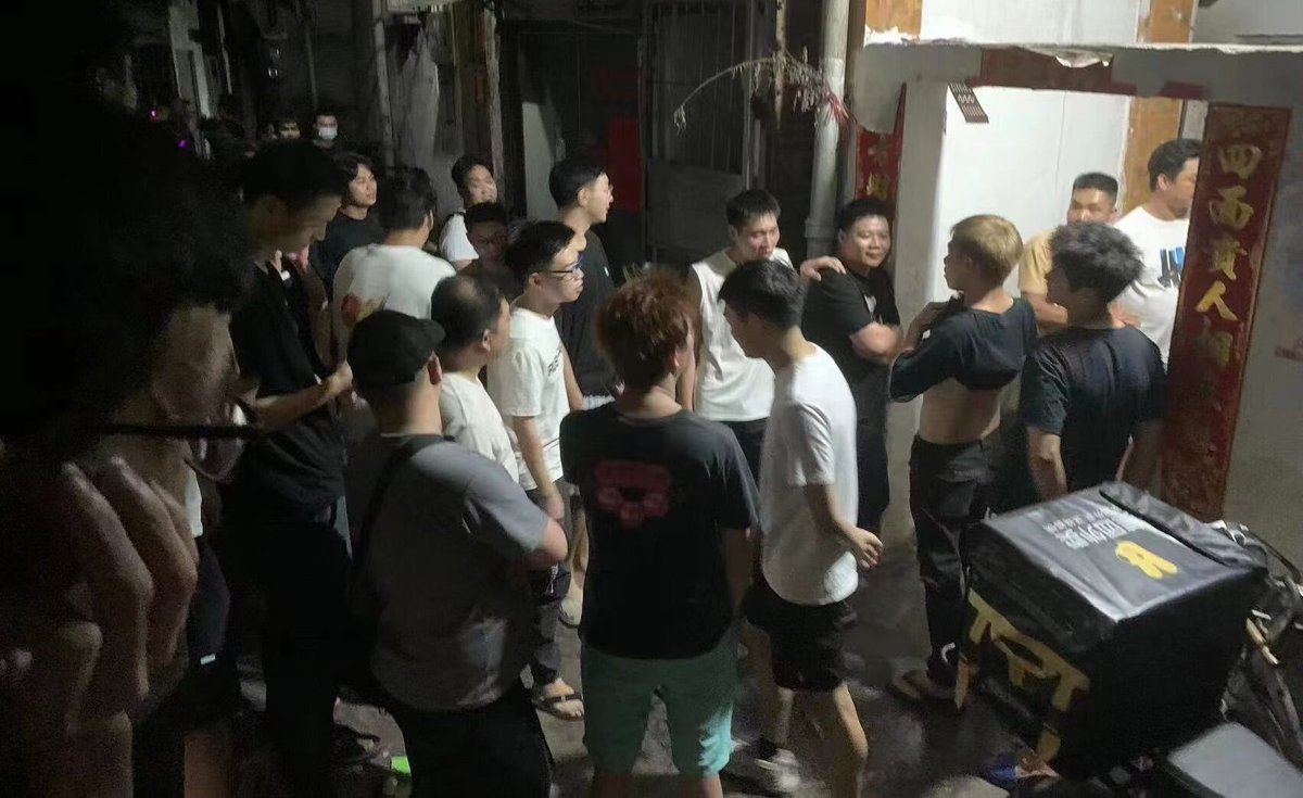 jb88816888's tweet photo. 东莞第一名妓，千位同胞排队，丑的不接，矮的不接，大龄不接。穿运动鞋不接，还好我穿的人字拖她不但接了还说我帅。 https://t.co/hoARWYZIfP