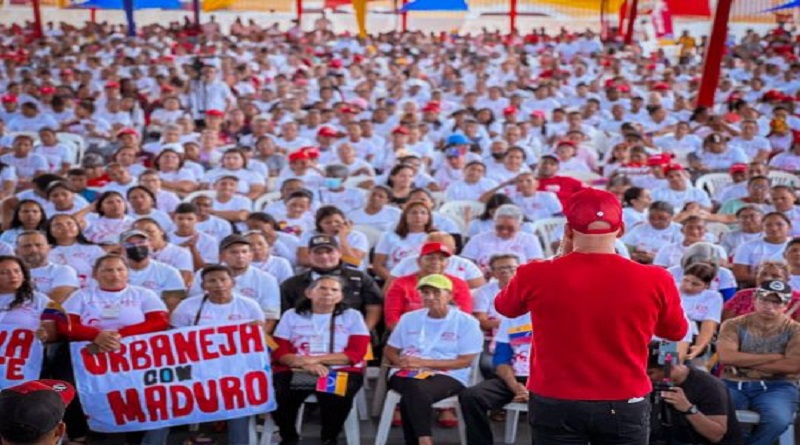 Anzoátegui: miles de jefas y jefes de calle respaldan al presidente Maduro

#ZuliaConMaduro 

vtv.gob.ve/jefas-jefes-ca…