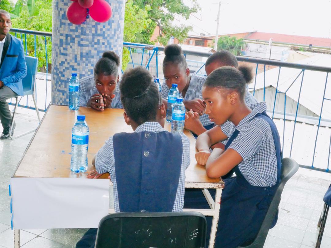 clh_haiti21's tweet photo. [2/2] Félicitations aux équipes finalistes (9e III et NS II A) particulièrement à l'équipe championne (NS II A).

#final #concours #génie #lnpv #génieenherbe #triomphe #GénieEnHerbe #lycées #lycéens #lycéennes https://t.co/hXNNPgkCRP