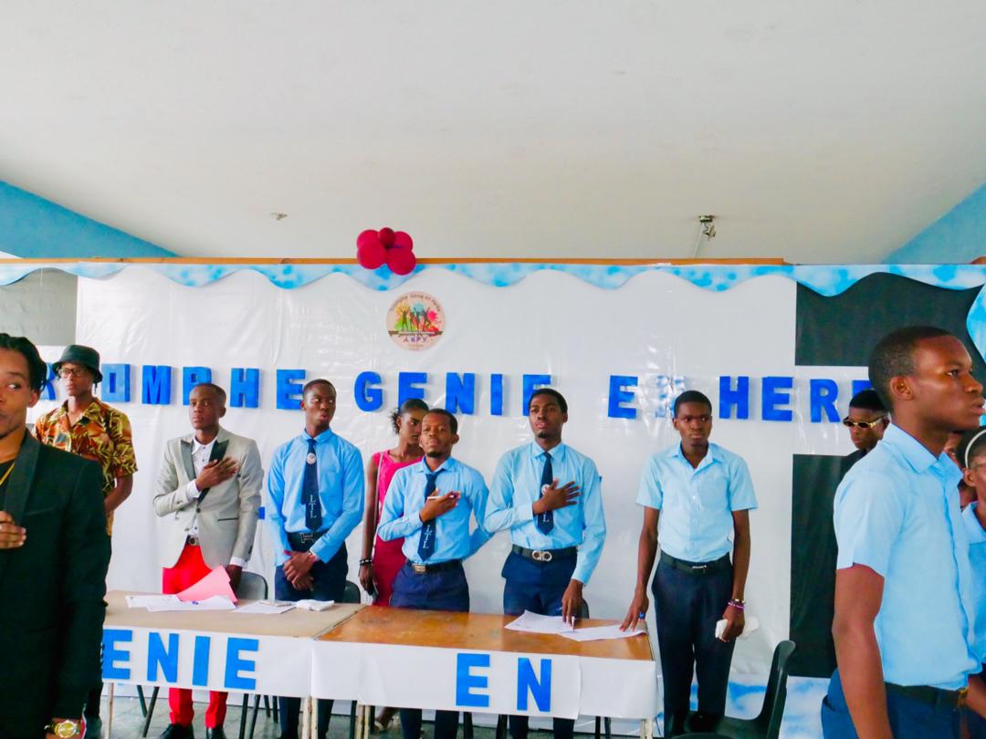 clh_haiti21's tweet photo. [2/2] Félicitations aux équipes finalistes (9e III et NS II A) particulièrement à l'équipe championne (NS II A).

#final #concours #génie #lnpv #génieenherbe #triomphe #GénieEnHerbe #lycées #lycéens #lycéennes https://t.co/hXNNPgkCRP