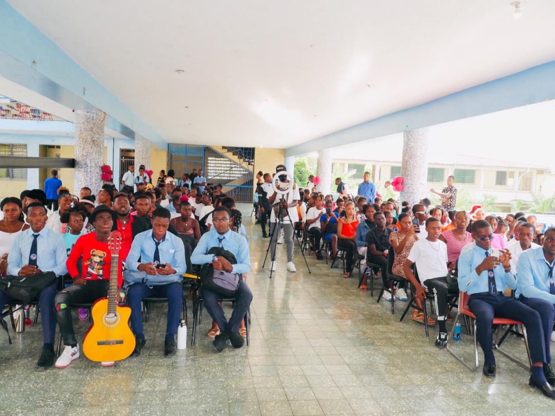 clh_haiti21's tweet photo. [2/2] Félicitations aux équipes finalistes (9e III et NS II A) particulièrement à l'équipe championne (NS II A).

#final #concours #génie #lnpv #génieenherbe #triomphe #GénieEnHerbe #lycées #lycéens #lycéennes https://t.co/hXNNPgkCRP