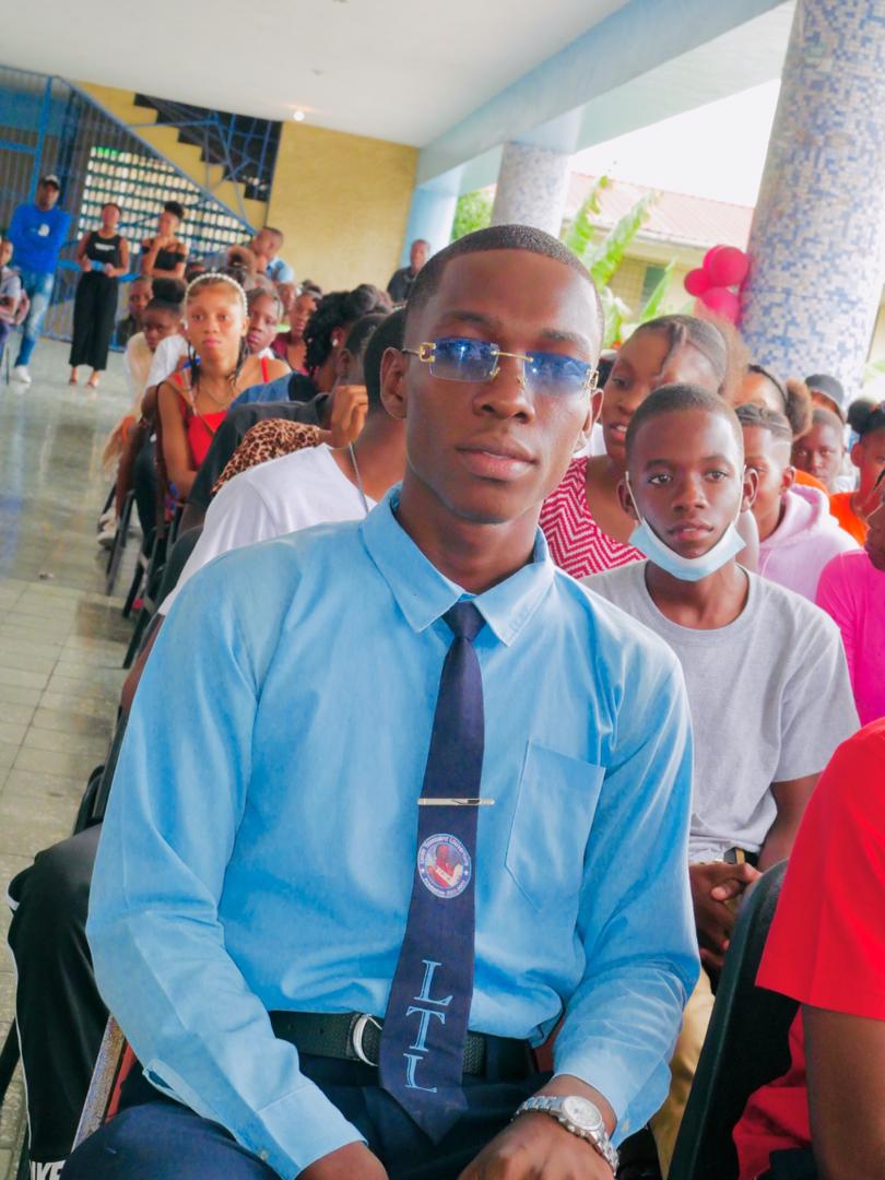 clh_haiti21's tweet photo. [2/2] Félicitations aux équipes finalistes (9e III et NS II A) particulièrement à l'équipe championne (NS II A).

#final #concours #génie #lnpv #génieenherbe #triomphe #GénieEnHerbe #lycées #lycéens #lycéennes https://t.co/hXNNPgkCRP