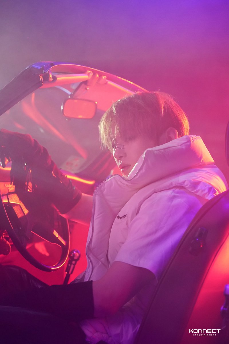 KPOPFAVE_'s tweet photo. And now, @konnect_danielk's parade is about to start! You can experience #KANGDANIEL's film about his World Tour series "#MYPARADE" at theatres in 30 countries all around the globe on Aug 30. "It's a special thank you to DANITYs and hope we get closer!". 🎥 #강다니엘마이퍼레이드 https://t.co/CiZRCHF9xy