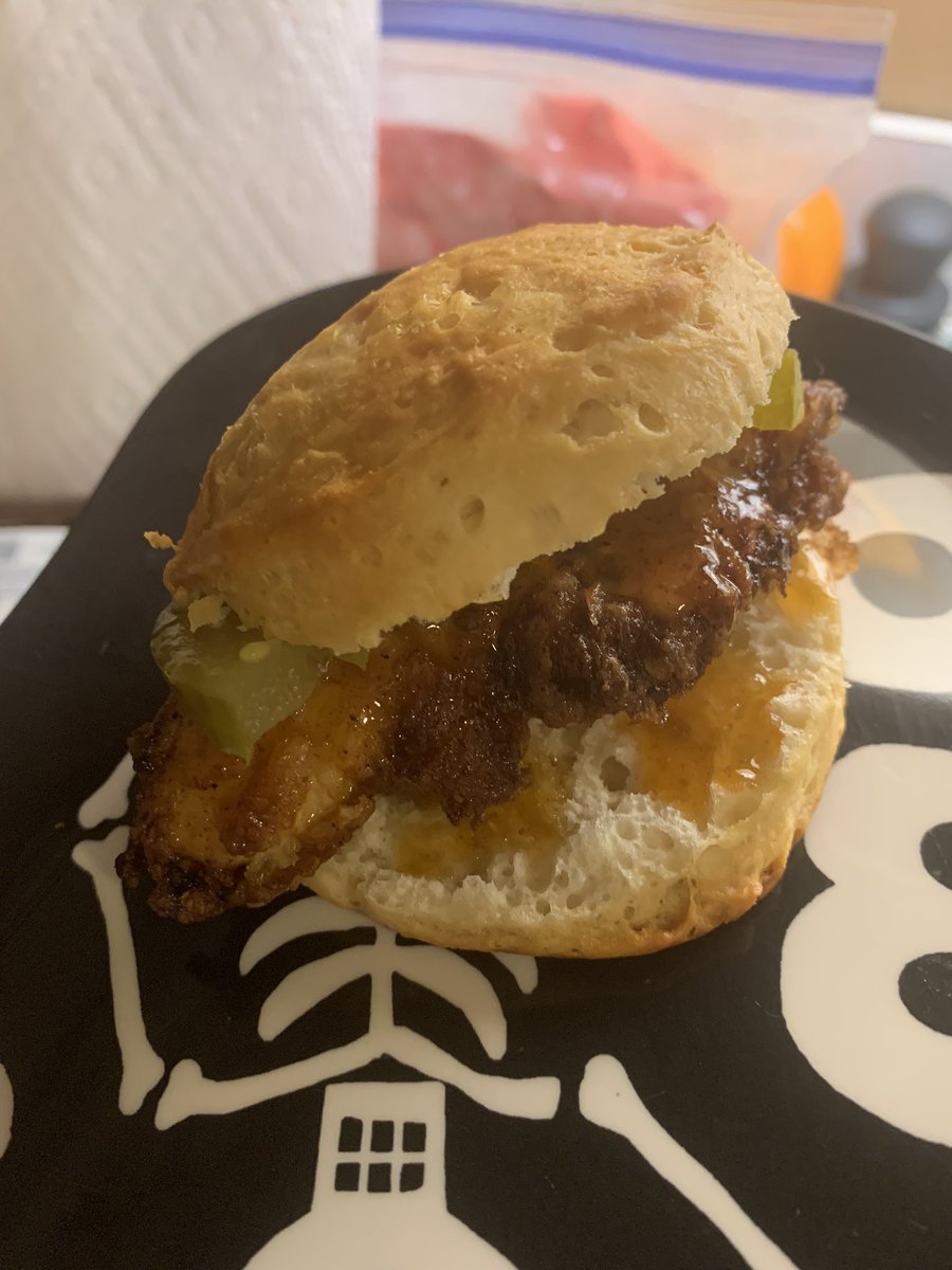 Lacie | Spooky Lips And Fat Hips tweet media