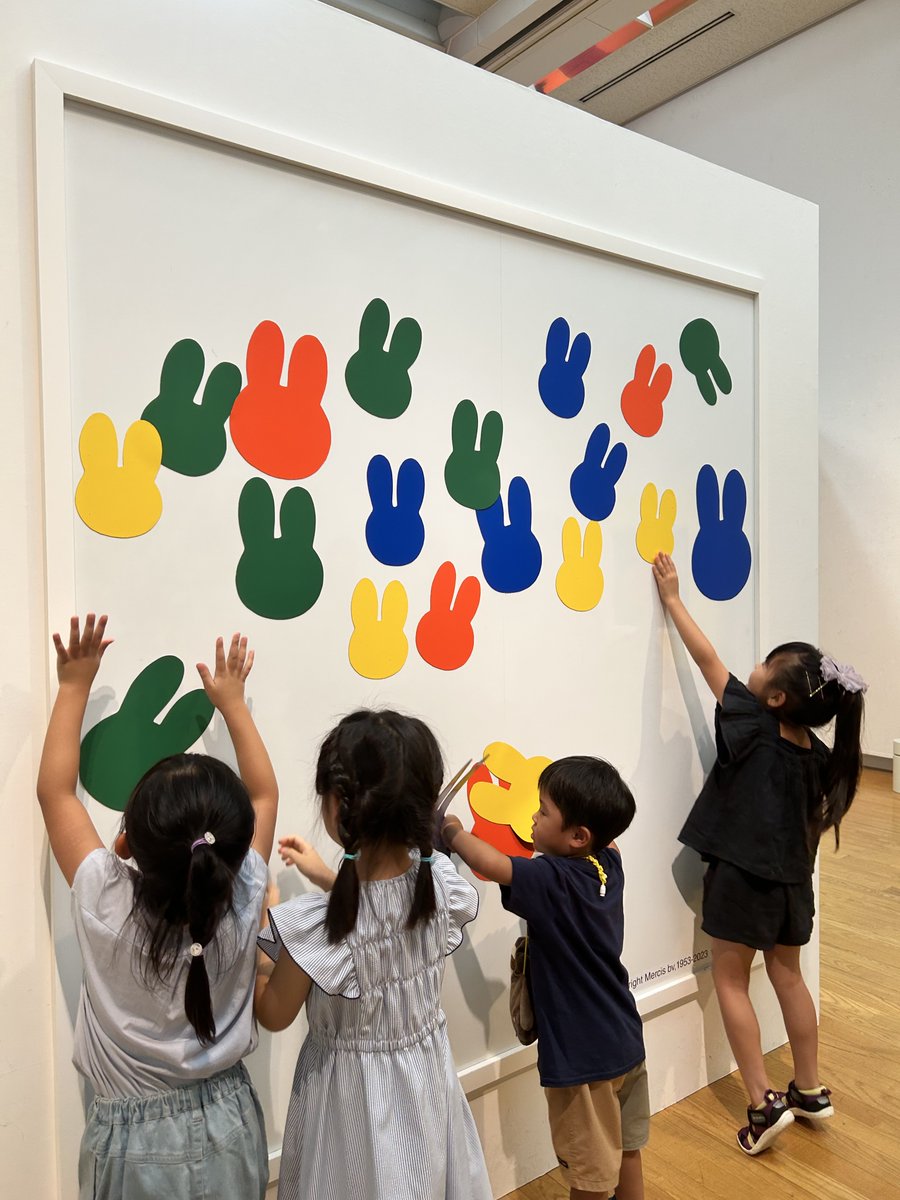 【会場の一部をご紹介💫】
うさこちゃんのアートをつくろう🖌️

ちょっと重ねて置いたり同じ色を寄せてみたり🎨
どんな作品が出来上がるかな。