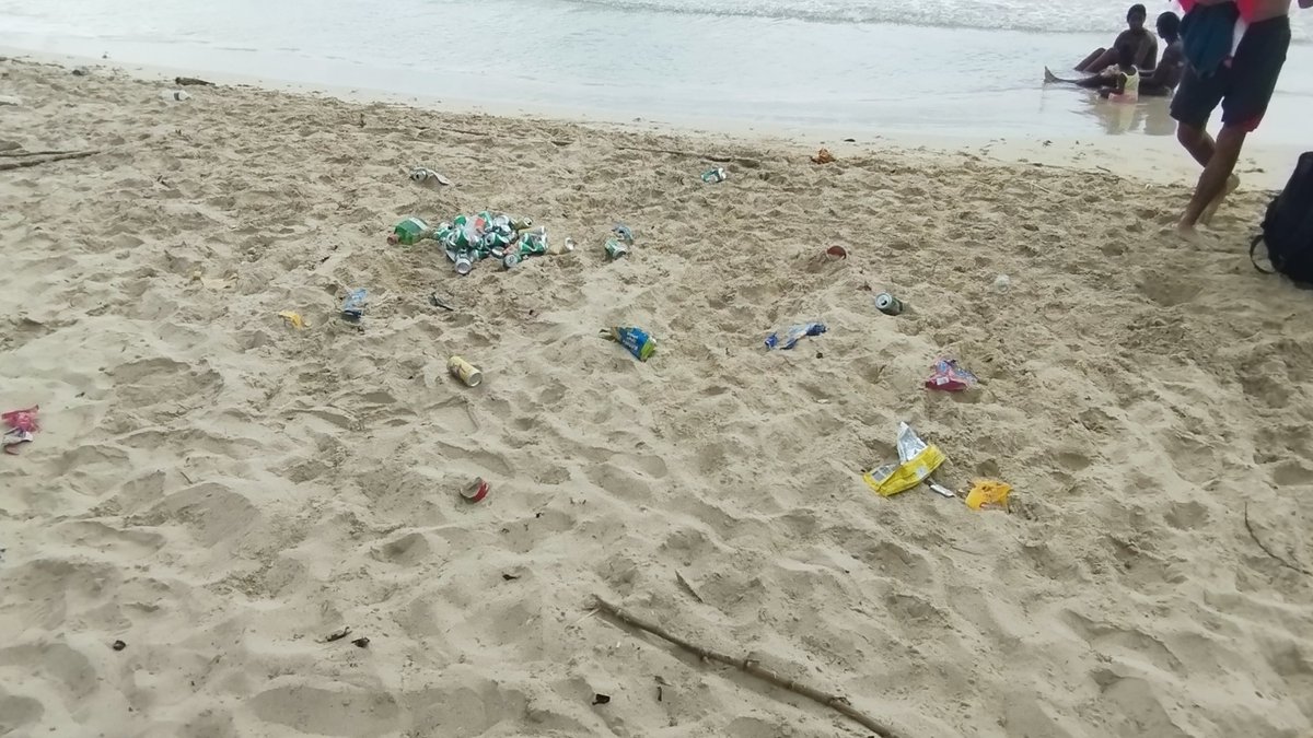 ogarciazaldivar's tweet photo. Hoy fui a Guanabo después d varios años.
Es lamentable, pero es un vertedero!
Somos un pueblo carente d educación y civismo, carente d respeto por la naturaleza y por el bienestar común.

Lo q más rabia me da es q cuando están en otro país no se les ocurre hacer esas cochinadas. https://t.co/9T0oGVqEMs