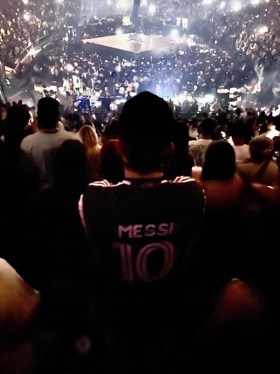 bob_fromfinance's tweet photo. Drake MSG and the guy in front of me repping!  @intermiamitoken @InterMiamiCF https://t.co/btZdDOdFdF