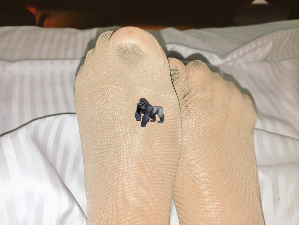 tndrtav's tweet photo. #pies #feet #pantimedias #patas https://t.co/Au4HaVY6Xk