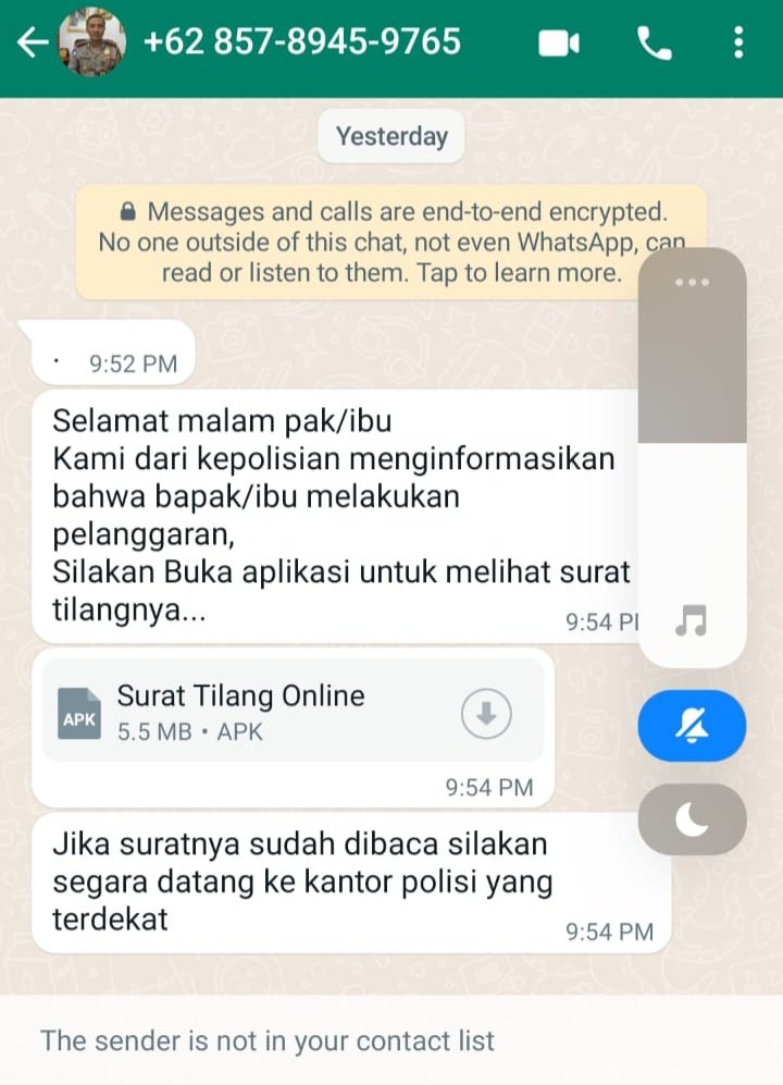 alvinlie21's tweet photo. Yg dituju Bapak atau Ibu?
Namanya siapa?
Kalau punya nomer WA mestinya tau nama yg dituju

Kepolisian mana?

Pelanggaran apa?
Kapan?
Di mana?

Kantor polisi terdekat? 
Untuk apa?
Tilang penyelesaiannya di Pengadilan. Bukan di kantor Polisi.

Mending langsung ke kantor polisi, laporin nomer yg ngirim APK itu 🤣
