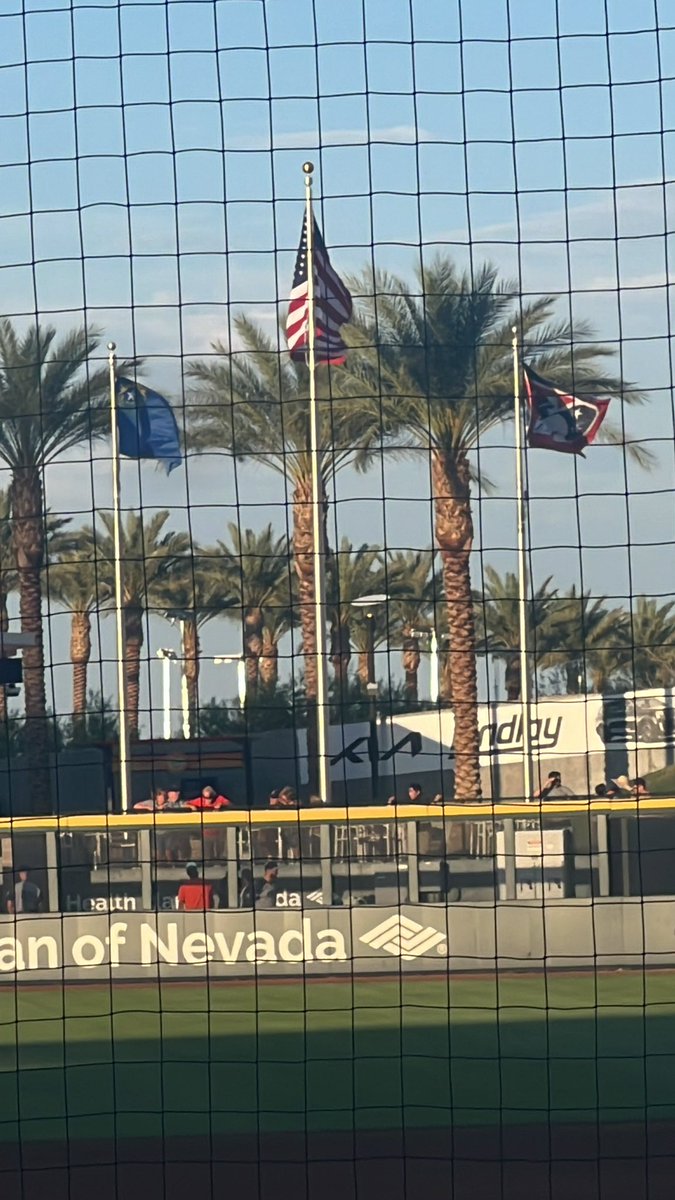 stephmackenzie7's tweet image. Nothing like our national Anthem at a ball game #playball @AviatorsLV