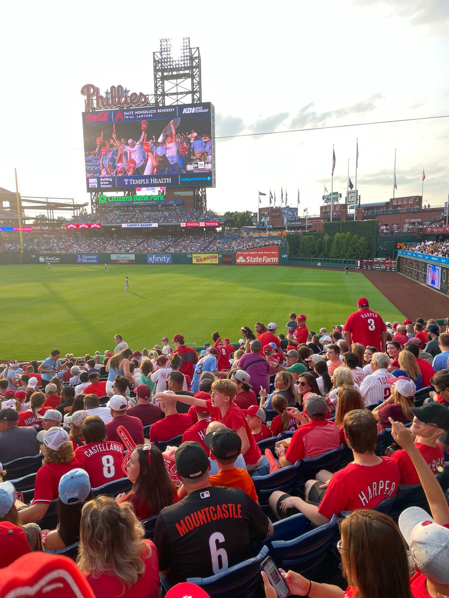krfitti's tweet photo. #ChristmasInJuly and a walk off for our Phightins? Why not?! @Phillies https://t.co/N5SKrloZ94