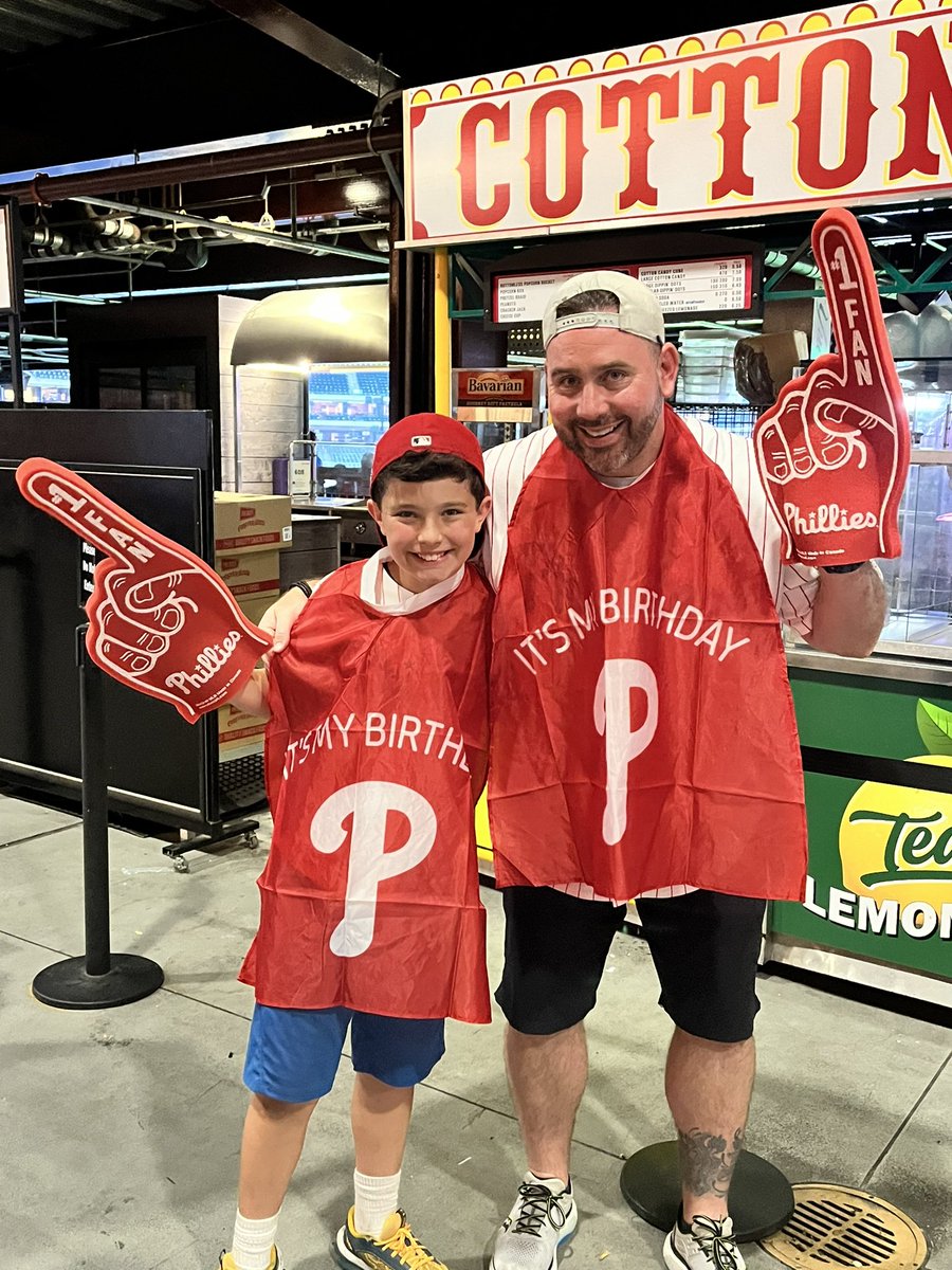 krfitti's tweet photo. #ChristmasInJuly and a walk off for our Phightins? Why not?! @Phillies https://t.co/N5SKrloZ94