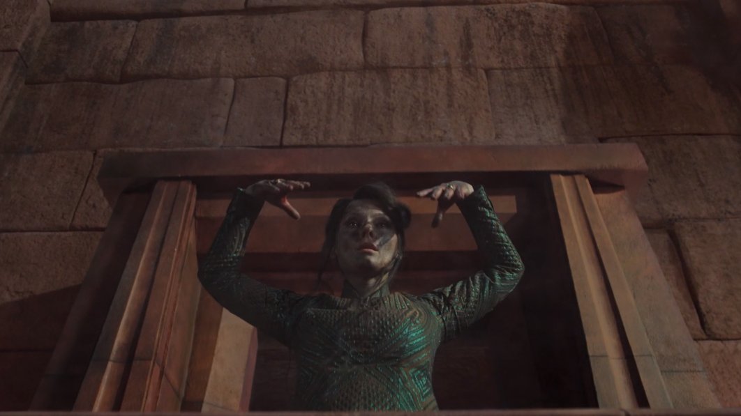30secondstospn's tweet photo. Arch-mistress Tissaia de Vries🛐 #TheWitcher https://t.co/lp7dFGTFqq