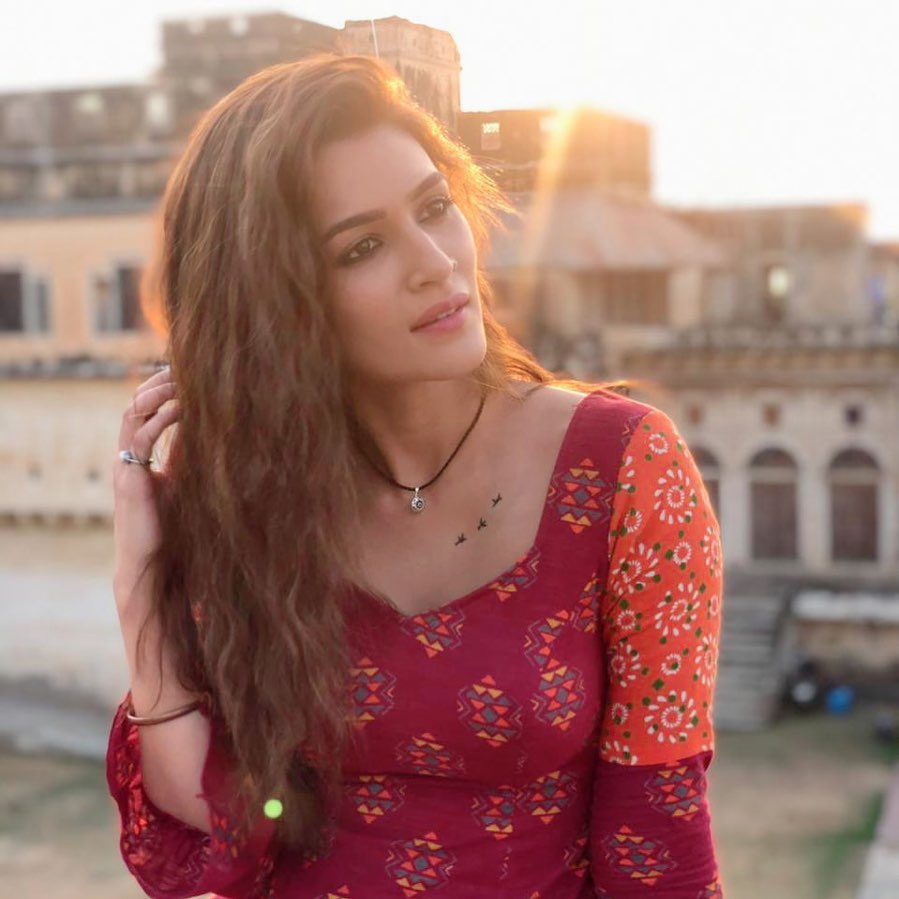 F17_7VhXwAAetX-?format=jpg&name=900x900