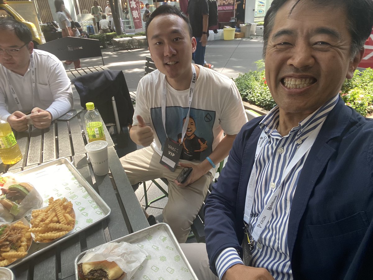 fujisue's tweet image. #WebX2023 に参加中。
ランチはハンバーガーです。
#ふじすえけんぞうめし