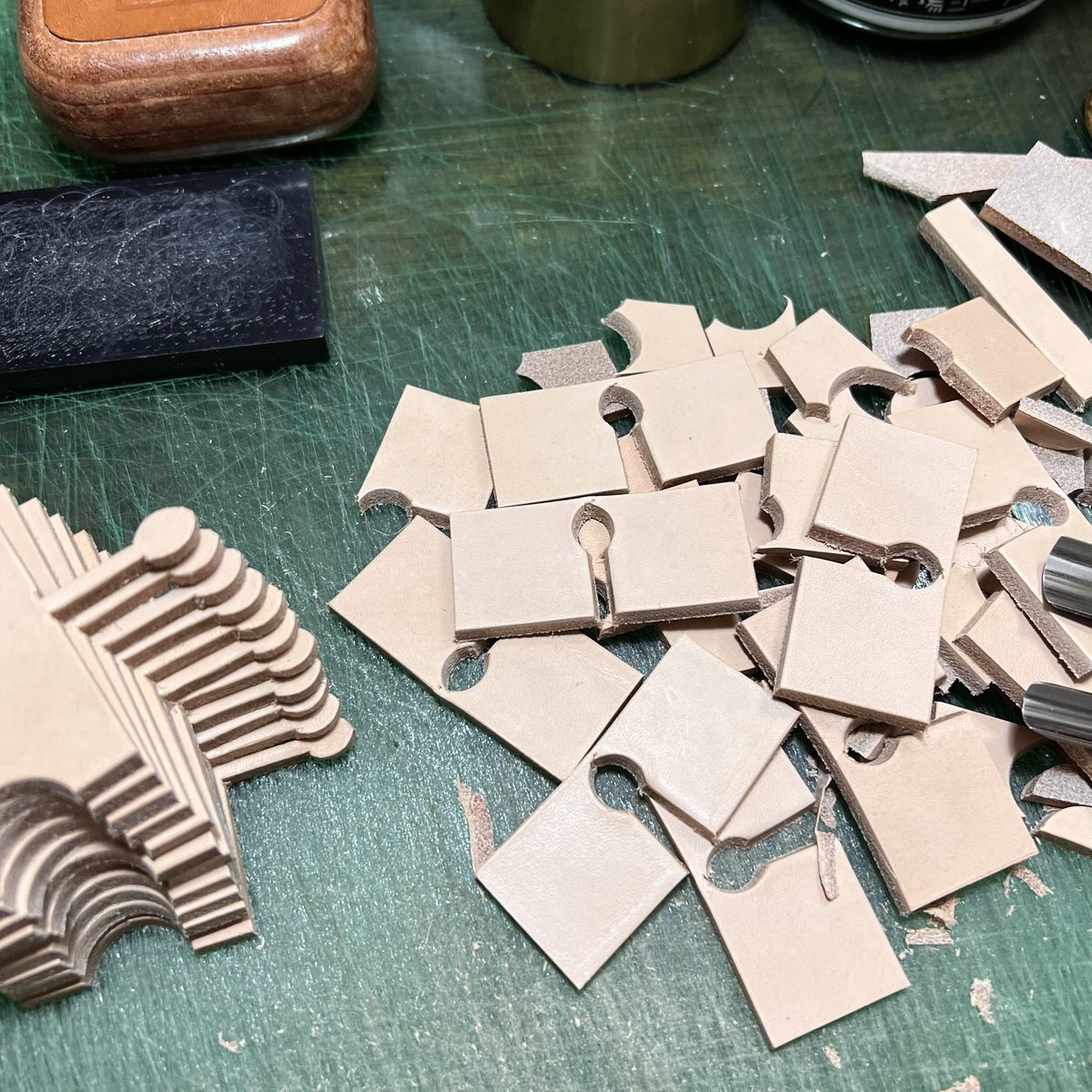 鶴革工房 tweet media