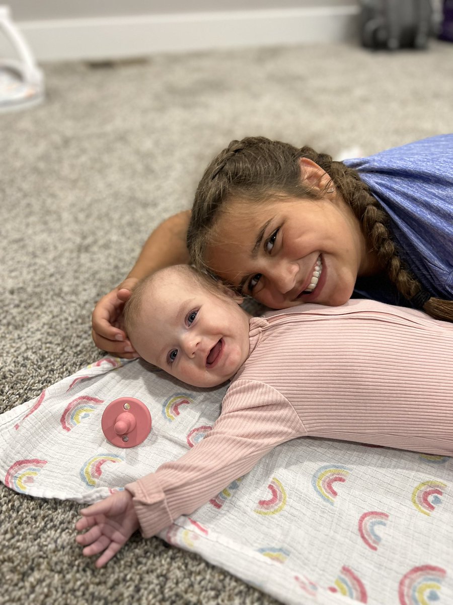 KaciMesser's tweet photo. My two favorite girls 💗 https://t.co/WRHhaDZiak