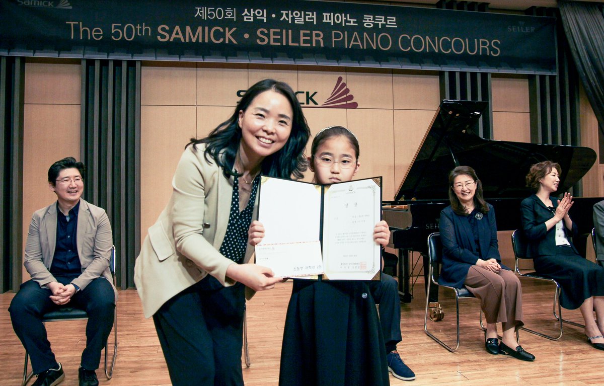 samickcf's tweet photo. 제50회 삼익·자일러 피아노 콩쿠르  
초등부 저학년 2등 이시연  

삼익문화재단에서 개최한  '제50회 삼익·자일러 피아노 콩쿠르'에서의 입상을 축하합니다!  

#삼익자일러피아노콩쿠르 #피아노콩쿠르 #삼익문화재단 #삼익악기 #삼익 #피아니스트 #피아노 #콩쿠르 #제50회삼익자일러피아노콩쿠르 https://t.co/fvxNtSShdP
