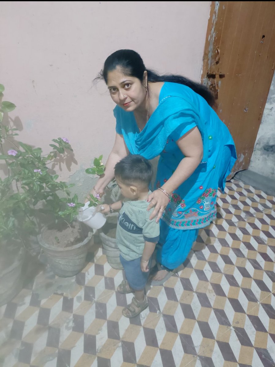 SonuRan16056505's tweet photo. दुनिया में शायद ही कोई ऐसा इंसान होगा, जिसे प्रकृति से प्रेम ना हो इसकी सुंदरता व स्वच्छता को बरकरार रखने के लिए दुनियाभर में डेरा सच्चा सौदा के करोड़ों अनुयायी Saint MSG की शिक्षा से #PlantSapling कर हर त्यौहार मनाते हैं बल्कि बड़े होने तक उसकी बच्चे की तरह देखभाल भी करते हैं। https://t.co/nXe5zx9eGl