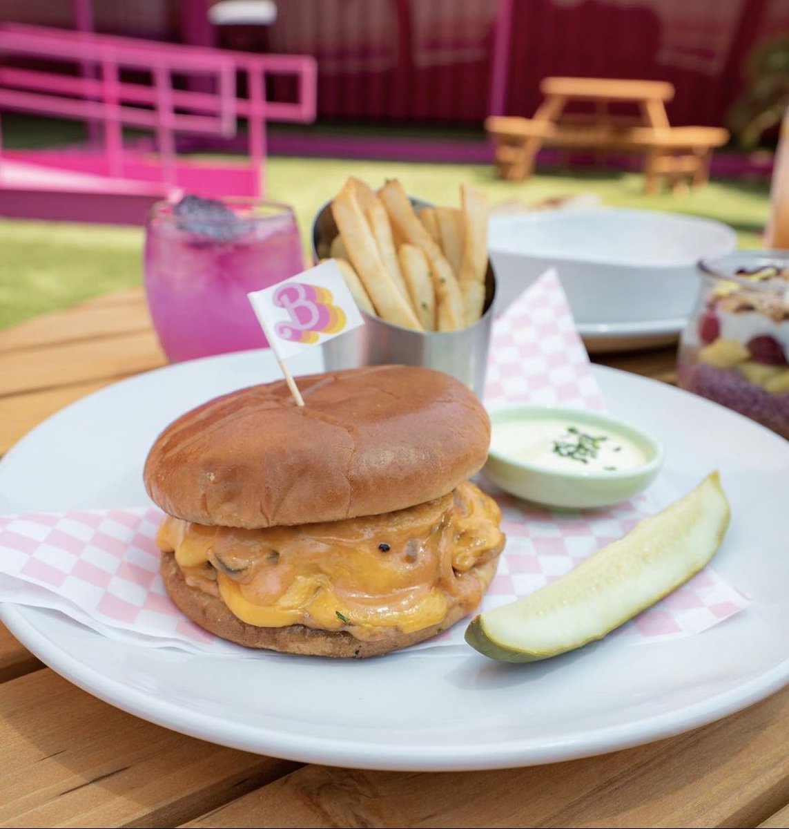 weissbro's tweet photo. @aakashgupta You forgot about the entire Malibu Barbie Cafe in Chicago and NYC https://t.co/V1cwgzeRsR