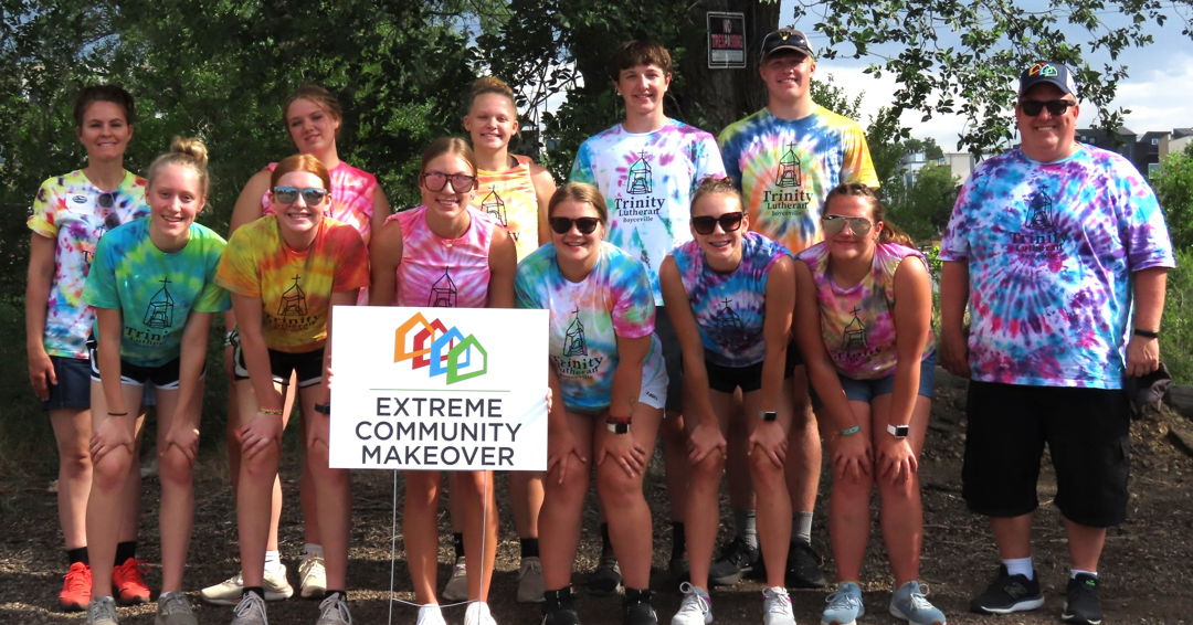 The heat was on during today's Work Day! 🥵 

A huge thank you to our volunteers from @booyah_advertising and @ywmissions!

#extremecommunitymakeover #workday #denvervolunteers #helpingneighbors #socialimpact #dogood