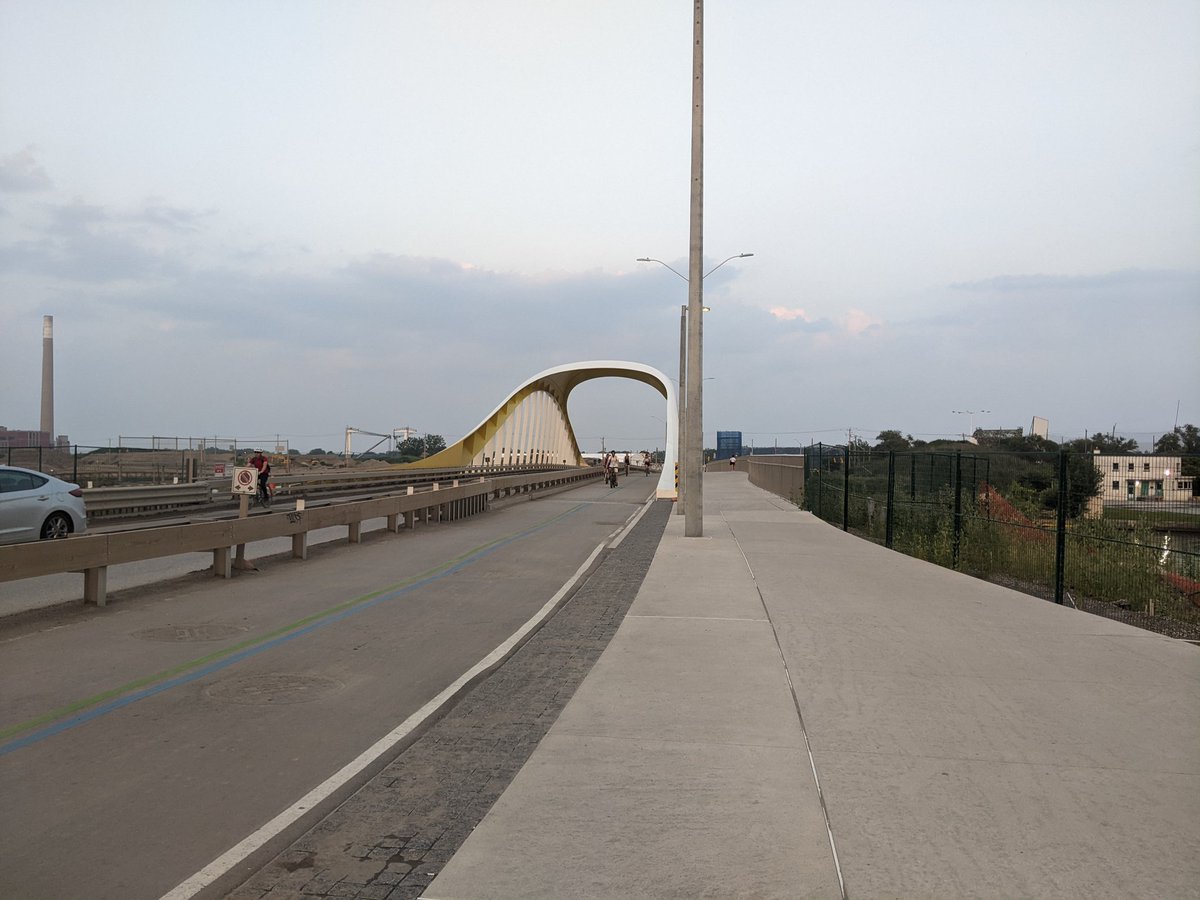 BurlCrone's tweet photo. Super excited about the new Portlands. Sidewalks with plants and drainage. Cool bridges with big bike lanes. New rocks! https://t.co/fgpKMjKjem