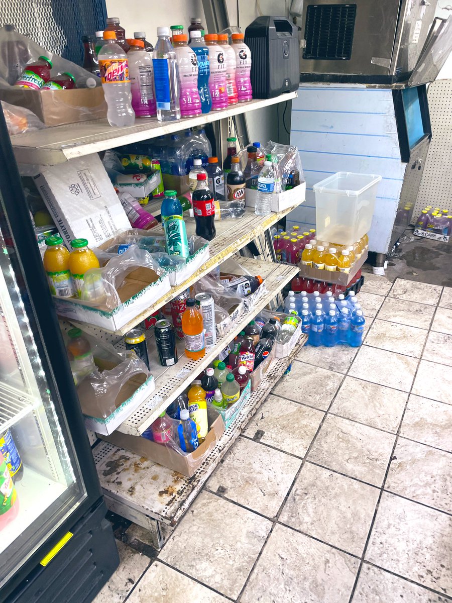 AlphaMelo_X's tweet photo. #OnlyInDallas 😂😂😂 https://t.co/MaXF1xsEPg