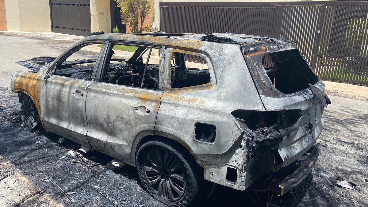 Danijasso's tweet photo. El día de hoy la camioneta de mi hermana MG literal explotó poniendo en riesgo su vida y la de su familia. 
Esto ya se reportó y la marca no responde! Ni siquiera para saber si mi hermana está bien. 
@MGMotorMx Eres lo peor, hoy casi pierdo a mi hermana por tu culpa! https://t.co/mNekgu51xH