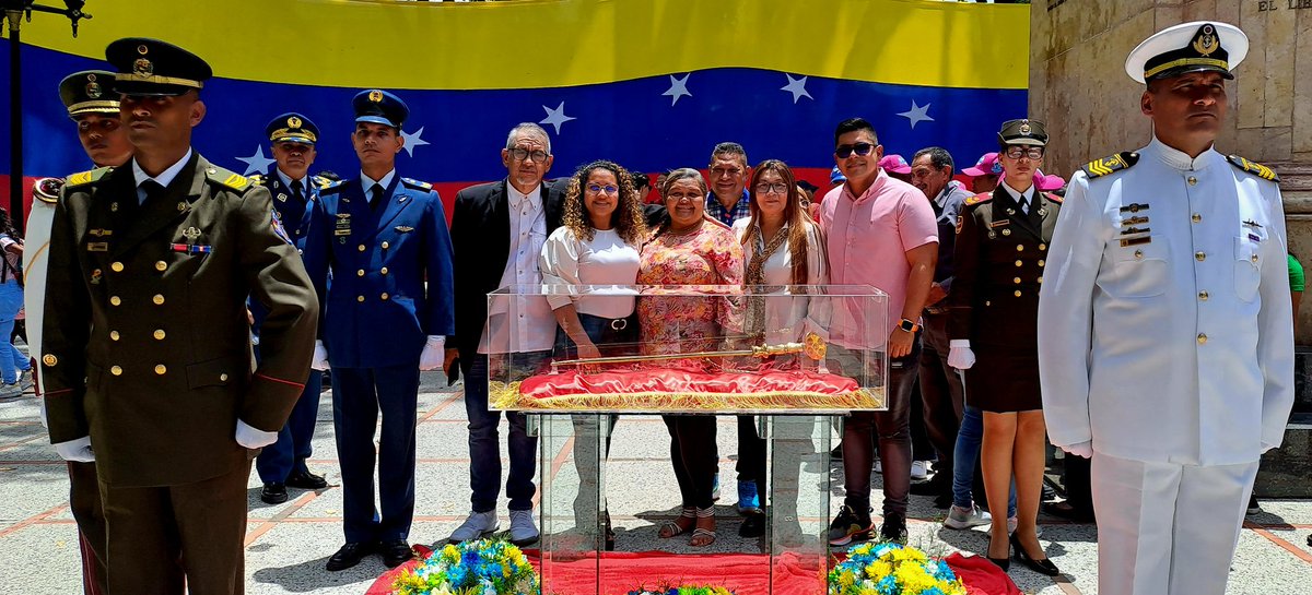 Hoy acompañamos a Nuestro Mejor Gobernador Ejemplar *Antonio Primitivo Cedeño  Acto con Motivo del Recibimiento de La Réplica de La Espada del Libertador Simón Bolívar en el marco de Los 210 Años de La Campaña Admirable. Entrega el Gobernador Adolfo Pereira Gobernador de Lara