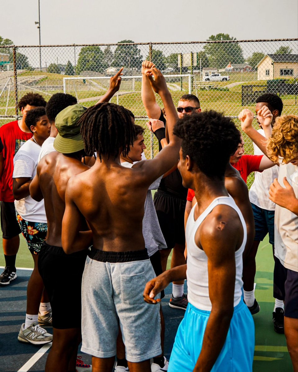 trueap's tweet photo. 𝙍𝙚𝙗𝙚𝙡𝙨 𝙖𝙩 𝙬𝙤𝙧𝙠 🚧

South Hagerstown 🏈 ╳ TrueAP 

#trueap #traintrue #strengthandconditioning #strengthtraining #athletictraining #athleticdevelopment https://t.co/JCfmVqE5Qr