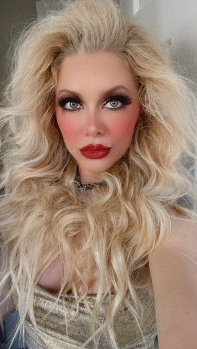 Behind the scenes  today filming custom  videos as a bad mommy  for @eroticcustoms 🤘🏻 https://t.co/V