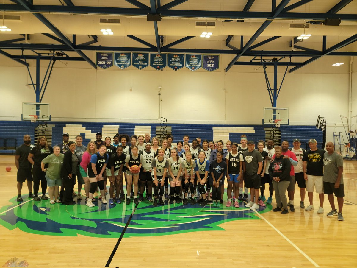 lawrenck2001's tweet photo. Last practice of the season. Grateful for every parent and player. https://t.co/BOSmdmDBhk