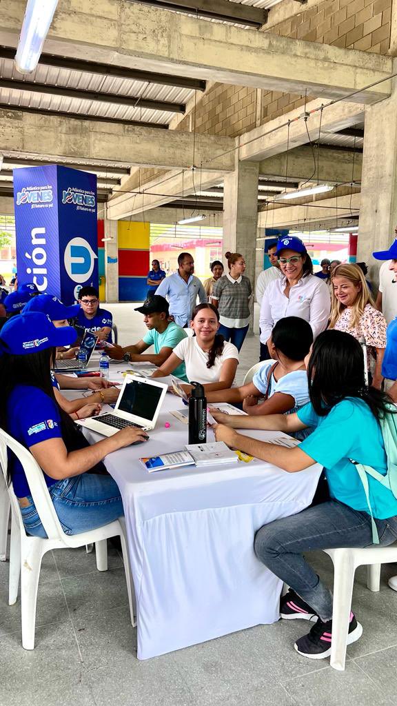 GestionEd's tweet photo. Desde #Sabanalarga mi equipo de @HumanidadesCuC  de @UniCostaCOL - Dinamizaron procesos de promoción para los normalistas en  la feria educativa de Atlántico para las Jóvenes #DirectoAlaU- https://t.co/smSVsyxr7q