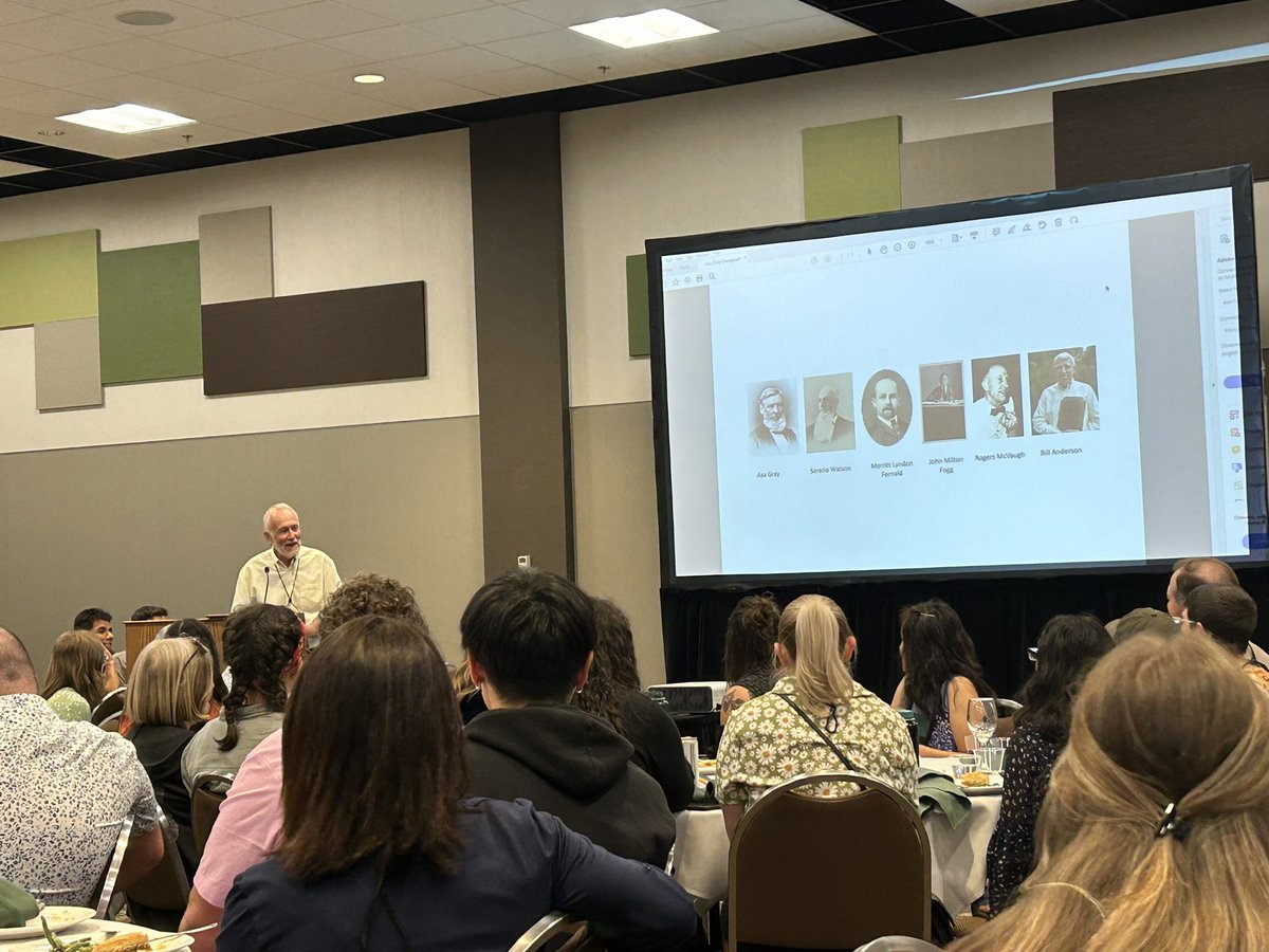 Congratulations to Prof. Mark Chase for the receiving #AsaGray award today at #Botany2023! 🎉🎉