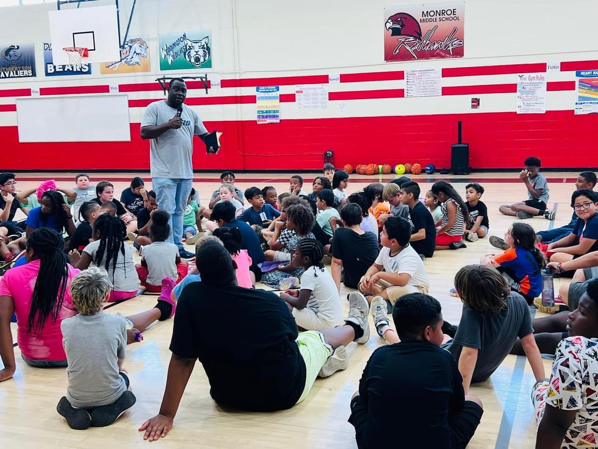 Didn’t think it was possible but Day #2 of our Heart for Monroe Sports Camp was even better than the day before! HUGE thank you to all of our coaches and volunteers!
❤️☀️⚽️🏈🏀
#h4msportscamp #soccer #football #basketball #daycamp #stillsmiling #waytogocampers