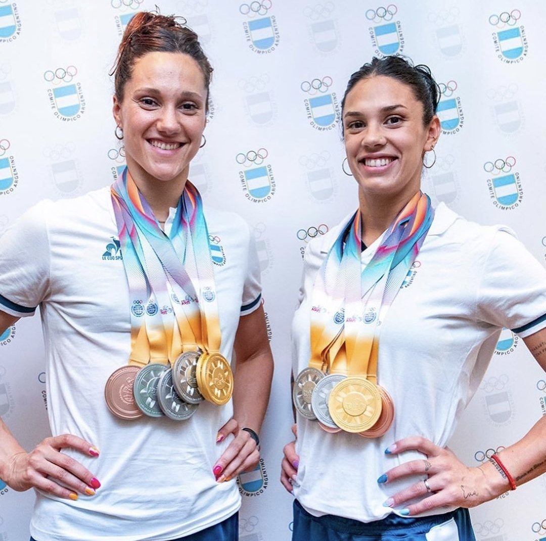 TomasRodriguezC's tweet photo. AMIGAS y de ÉLITE.

Por primera vez en 22 AÑOS hay dos argentinos🇦🇷 entre los 16 mejores del mundo en Mundiales de pileta larga, culpa de @maakiceballos y @andre_berrino.

La última vez, @georgiabardach y @JoseMeolans en 2001. Sí, también en Fukuoka🇯🇵. https://t.co/9p0CBnPL4q