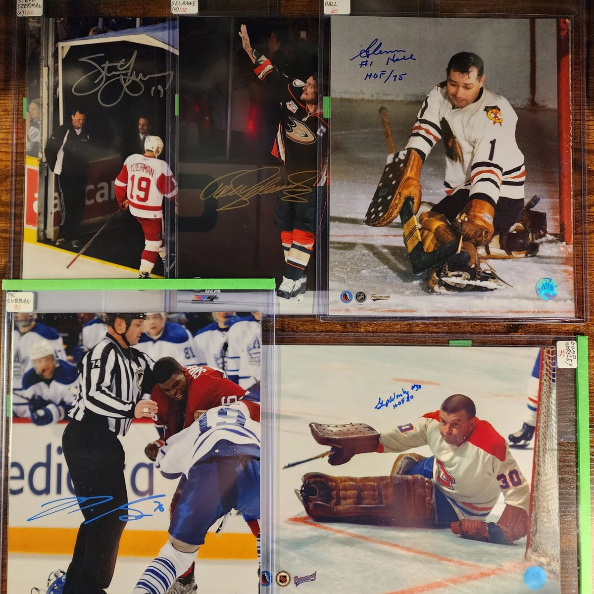 CollectionCARTE's tweet image. Ouverture d'une autre dizaine de paquets mystères AJ Sports, voici le top 5 des 30 photos 8x10 !

#ajsports.ca 
#steveyzerman
#teemuselanne
#glennhall
#pksubban
#gumpworsley